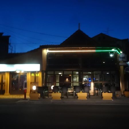 Motel Zoka Dvorovi Bagian luar foto