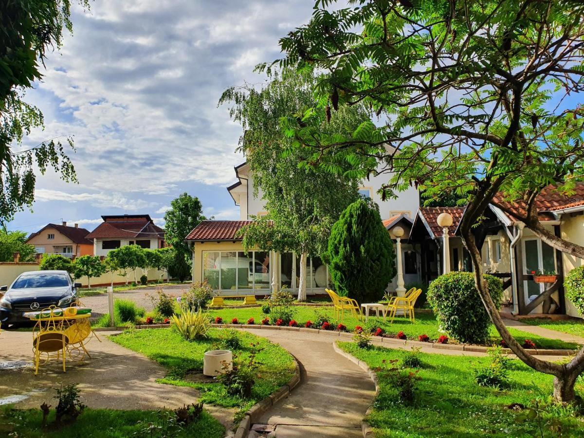 Motel Zoka Dvorovi Bagian luar foto