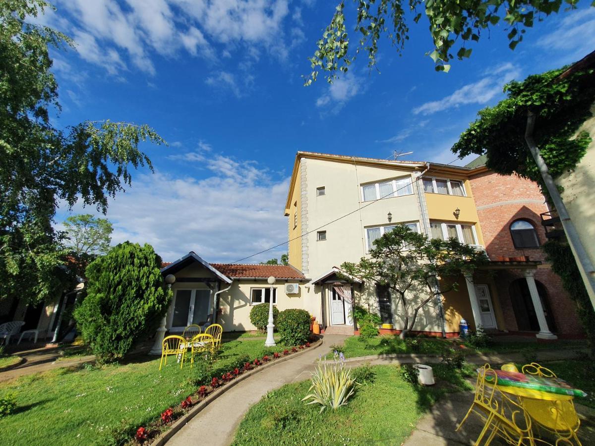 Motel Zoka Dvorovi Bagian luar foto