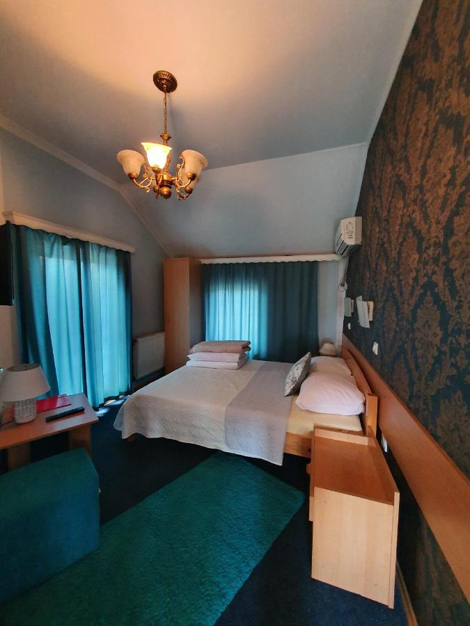 Motel Zoka Dvorovi Bagian luar foto