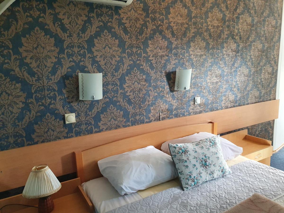 Motel Zoka Dvorovi Bagian luar foto