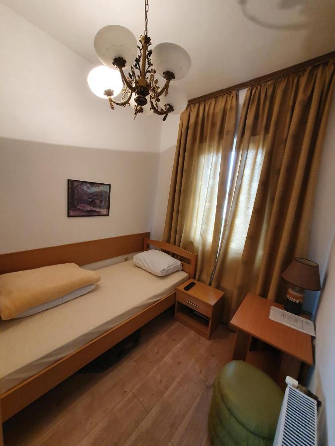 Motel Zoka Dvorovi Bagian luar foto