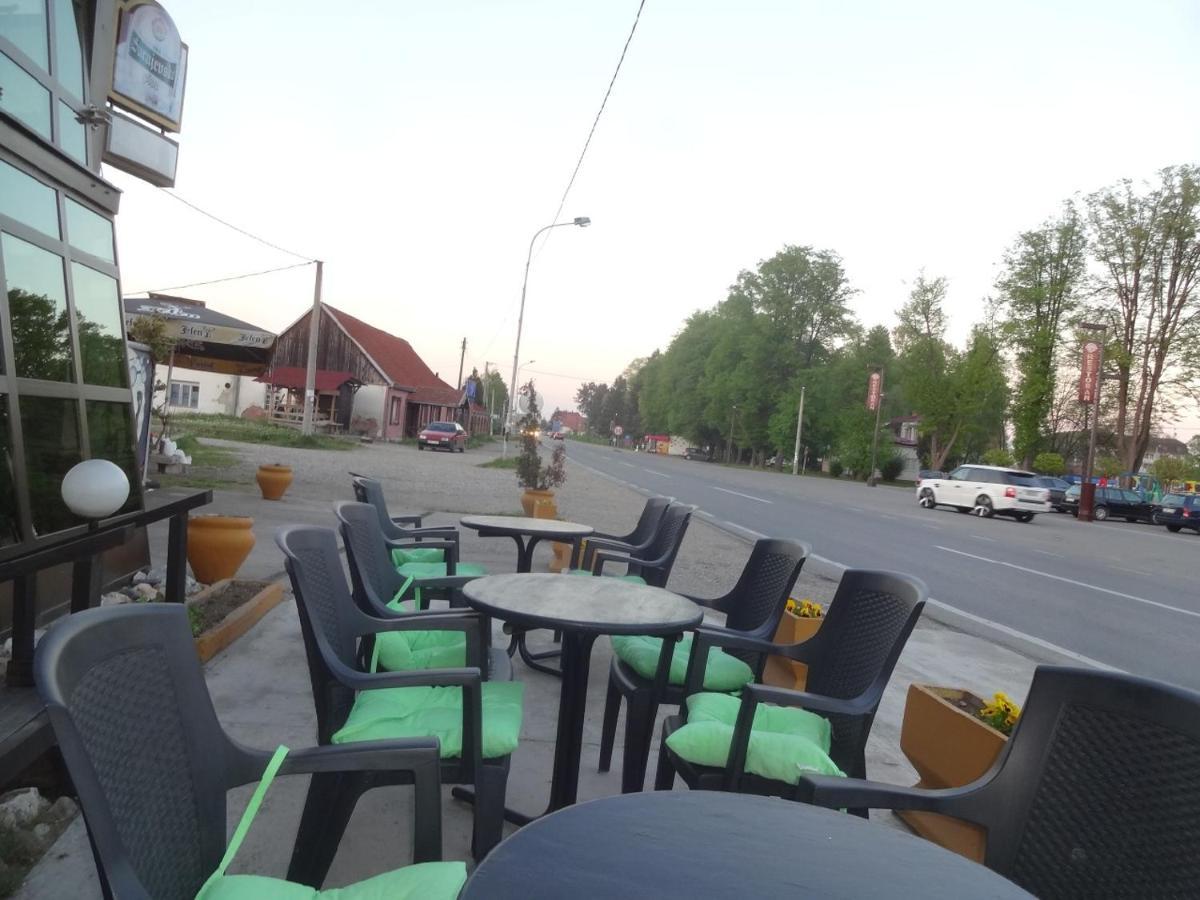 Motel Zoka Dvorovi Bagian luar foto